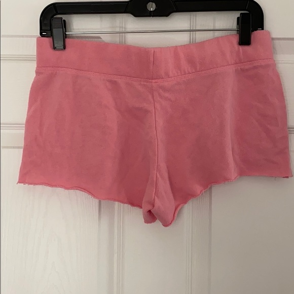 VS pink shorts - Picture 2 of 4
